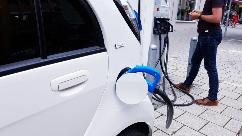 Elektryczna rewolucja: najnowsze samochody na prąd w 2024 roku
